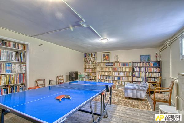 Versailles Porchefontaine Maison de 254 m² habitables avec sous-sol total sur un terrain de 1200 m² €1 890 000 ** - Référence 27192