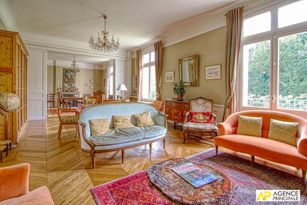 Versailles Porchefontaine Maison de 254 m² habitables avec sous-sol total sur un terrain de 1200 m² €1 890 000 ** - Référence 27192