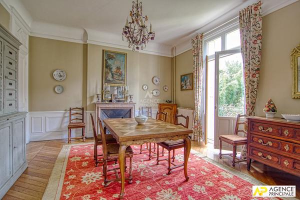 Versailles Porchefontaine Maison de 254 m² habitables avec sous-sol total sur un terrain de 1200 m² €1 890 000 ** - Référence 27192