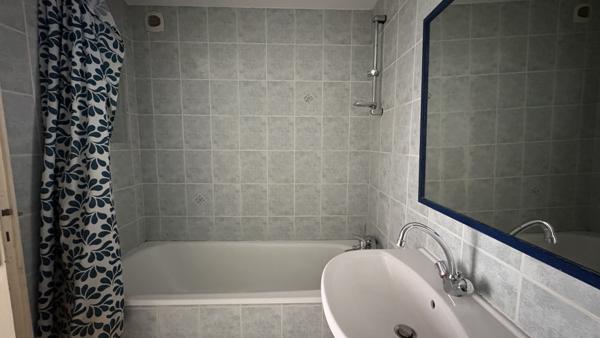 Appartement
                                                                                                                                                                                                                                                                                                                        3 pièce(s)                                                                                                                                                                                                          2 chambre(s)                                                                                                                                                                                                          68.22  m²
