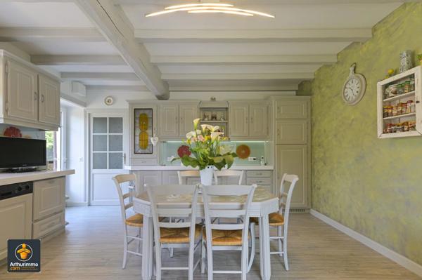 Vente                                                      Maison
                        
                     7 pièces                      292 m2                     à Vallans