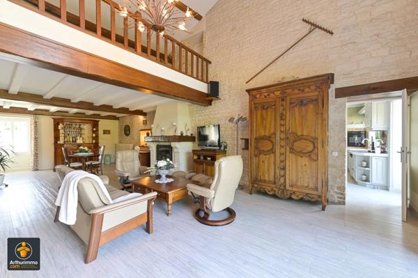 Vente                                                      Maison
                        
                     7 pièces                      292 m2                     à Vallans