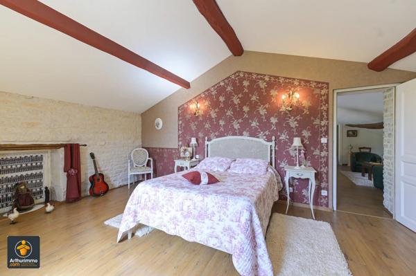 Vente                                                      Maison
                        
                     7 pièces                      292 m2                     à Vallans