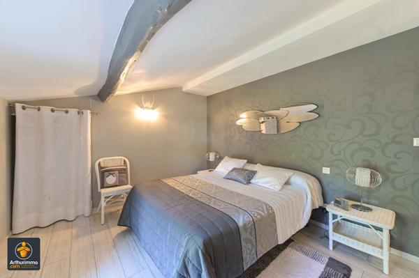 Vente                                                      Maison
                        
                     7 pièces                      292 m2                     à Vallans