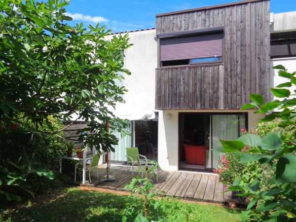 Maison lumineuse et moderne, pièce de vie de 60 m2 + 3 chambres