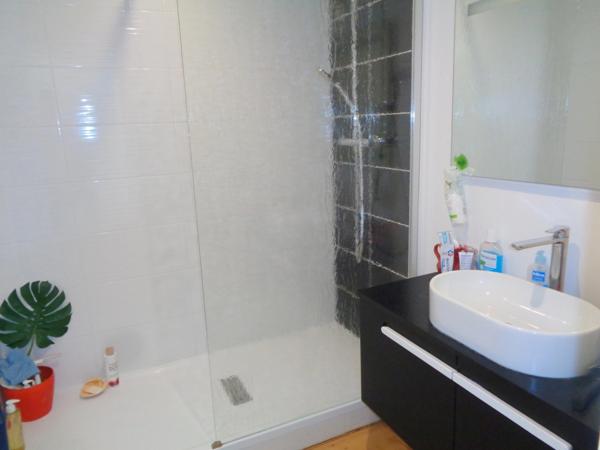 Maison lumineuse et moderne, pièce de vie de 60 m2 + 3 chambres