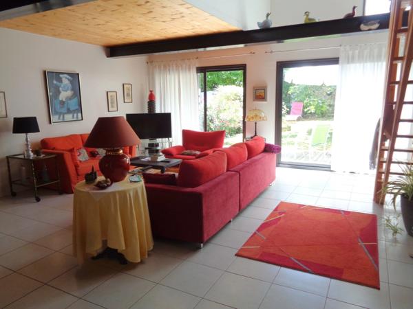 Maison lumineuse et moderne, pièce de vie de 60 m2 + 3 chambres