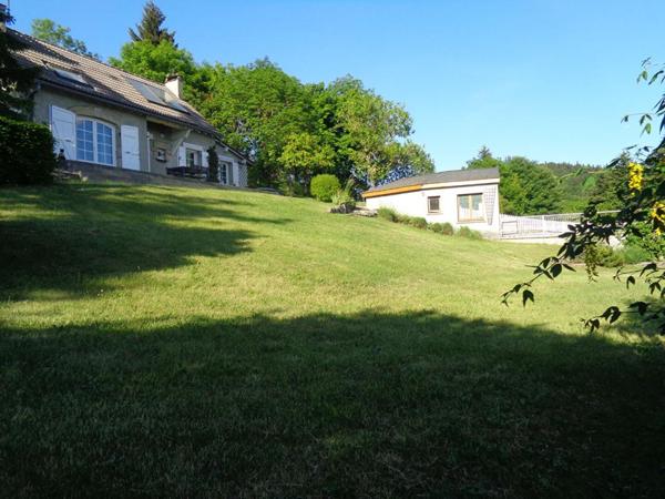 Le Pertuis(43), maison de 120 m2 habitables, 3 chambres, piscine sur 3.444 m2 de terrain