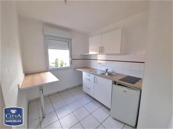 Appartement à louer 2 pièces 47.76m² Tarbes (65000)