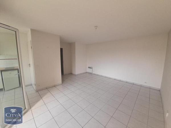 Appartement à louer 2 pièces 47.76m² Tarbes (65000)