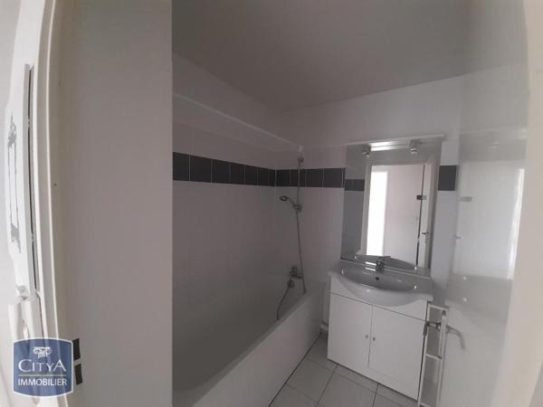 Appartement à louer 2 pièces 47.76m² Tarbes (65000)