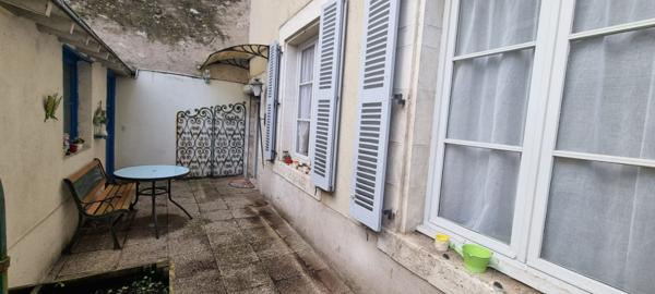 APPARTEMENT BLOIS DE 73.87 m2 AVEC TERRASSE /PATIO ET GARAGE