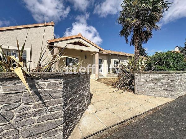 Maison
         6 pièces
        - 172 m² Exclusivité 320 000 € *