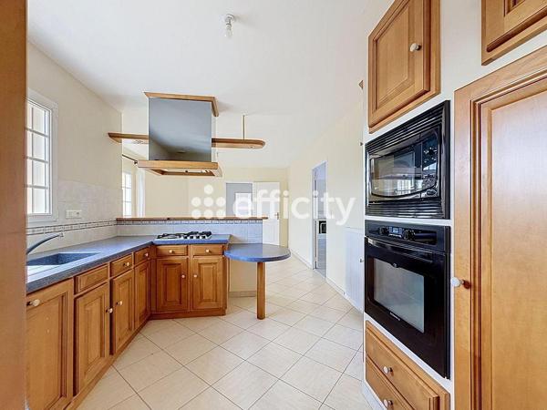 Maison
         6 pièces
        - 172 m² Exclusivité 320 000 € *