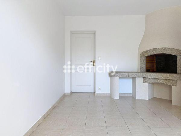 Maison
         6 pièces
        - 172 m² Exclusivité 320 000 € *