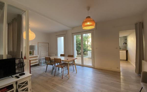 Immeuble à vendre    9 pièces •  Saujon