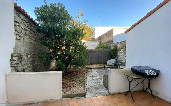 Immeuble à vendre    9 pièces •  Saujon