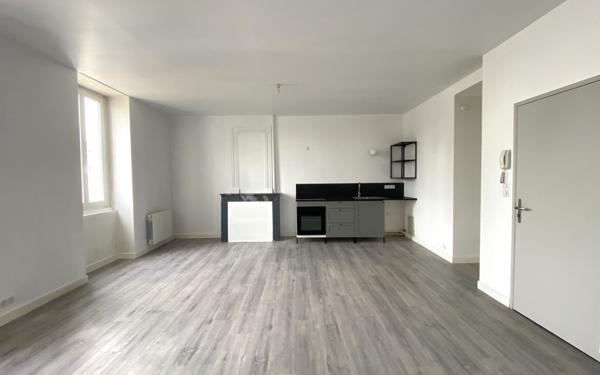 Immeuble à vendre    9 pièces •  Saujon