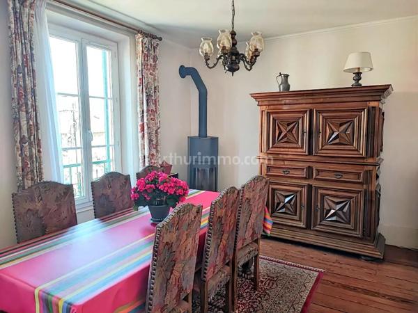 Vente                                                      Maison
                        
                     7 pièces                      135 m2                     à Athis-Mons