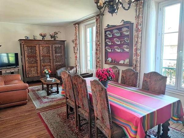 Vente                                                      Maison
                        
                     7 pièces                      135 m2                     à Athis-Mons