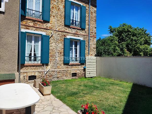Vente                                                      Maison
                        
                     7 pièces                      135 m2                     à Athis-Mons