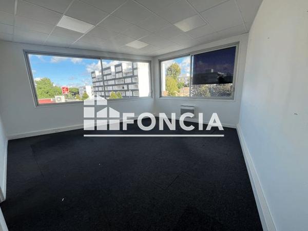 Location Local commercial 4 pièces 75 m² - 127 AVENUE RENE CASSAGNE Cenon 33150