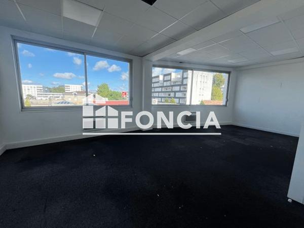 Location Local commercial 4 pièces 75 m² - 127 AVENUE RENE CASSAGNE Cenon 33150