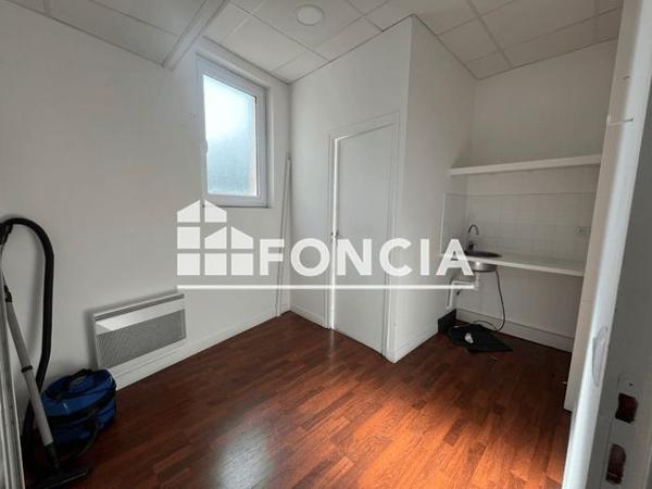 Location Local commercial 4 pièces 75 m² - 127 AVENUE RENE CASSAGNE Cenon 33150