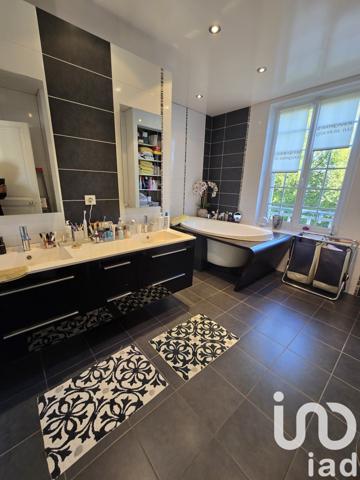 Maison 8 pièces de 239 m² à Dormans (51700)