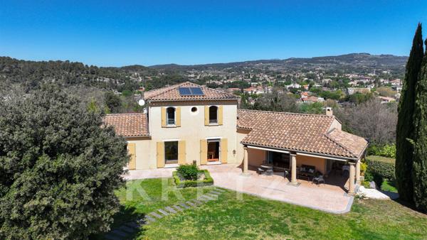 Propriété provençale d’exception avec vue dominante et prestations haut de gamme