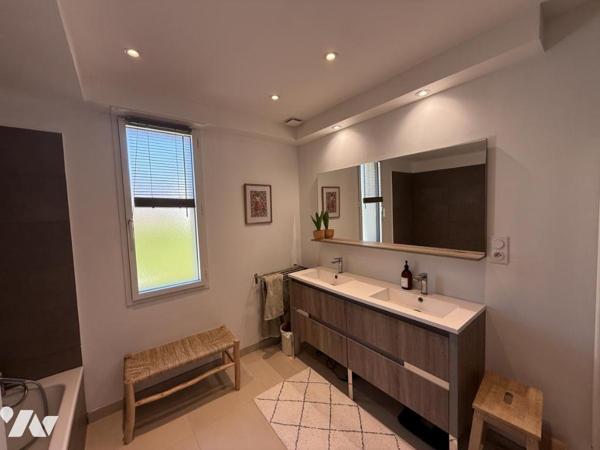 SAINT-BRIAC-SUR-MER – Hyper-centre – Maison familiale atypique avec jardin exposé plein sud