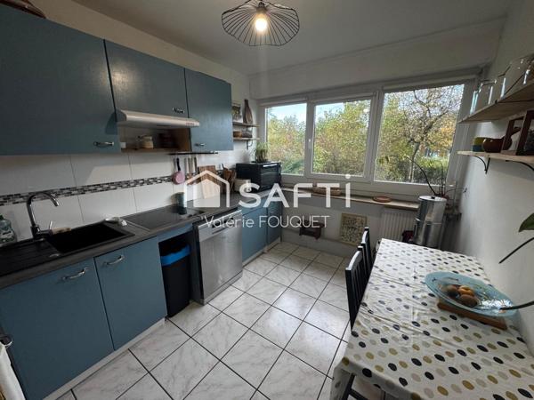 Appartement lumineux avec balcon, cave et parking – Laxou