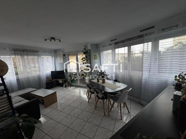 Appartement lumineux avec balcon, cave et parking – Laxou