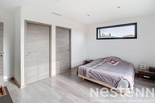 A VENDRE DRAGUIGNAN - MAISON NEO PROVENCALE DE PLAIN PIED de 180m² avec GARAGE et PISCINE