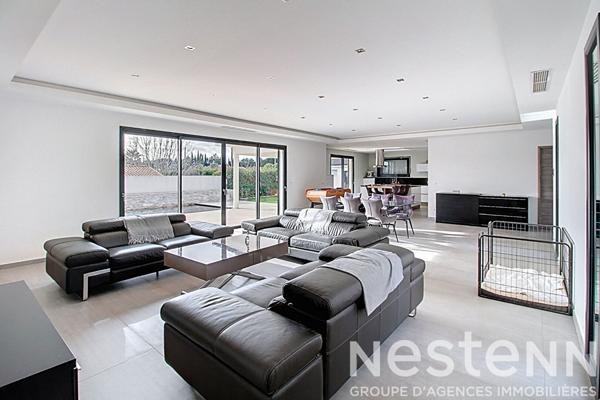 A VENDRE DRAGUIGNAN - MAISON NEO PROVENCALE DE PLAIN PIED de 180m² avec GARAGE et PISCINE