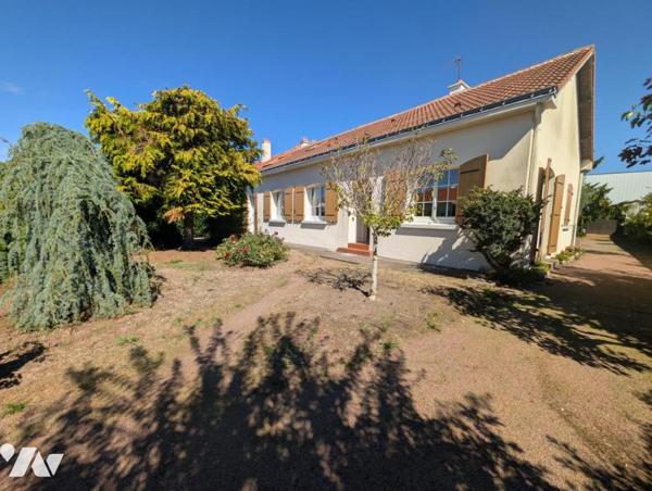 BELLE PROPRIETE DE PLAIN-PIED, GARAGE INDEPENDANT, 744 m²