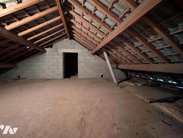 BELLE PROPRIETE DE PLAIN-PIED, GARAGE INDEPENDANT, 744 m²