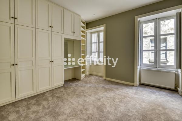 Appartement
         8 pièces
        - 232 m² Bien prestige 675 000 € *