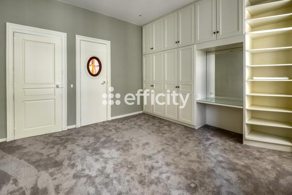 Appartement
         8 pièces
        - 232 m² Bien prestige 675 000 € *