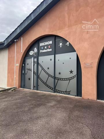 IMMEUBLE COMMERCIAL – FEURS CENTRE - 695m²