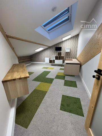 IMMEUBLE COMMERCIAL – FEURS CENTRE - 695m²