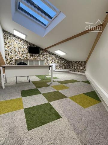 IMMEUBLE COMMERCIAL – FEURS CENTRE - 695m²