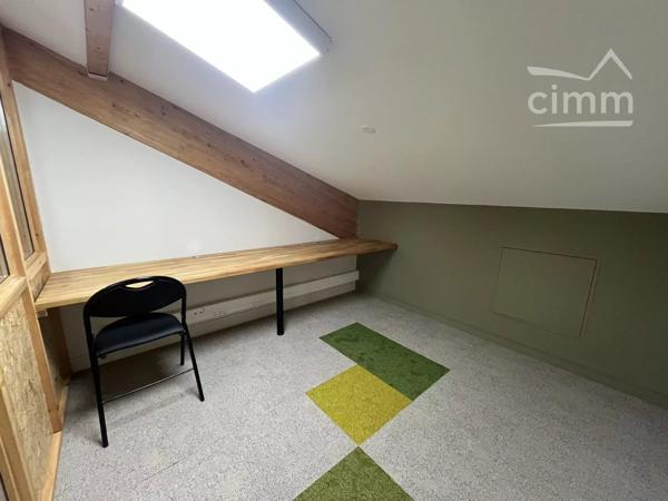 IMMEUBLE COMMERCIAL – FEURS CENTRE - 695m²