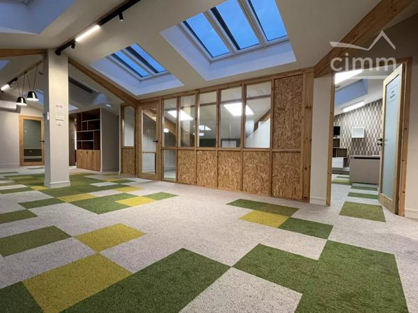 IMMEUBLE COMMERCIAL – FEURS CENTRE - 695m²