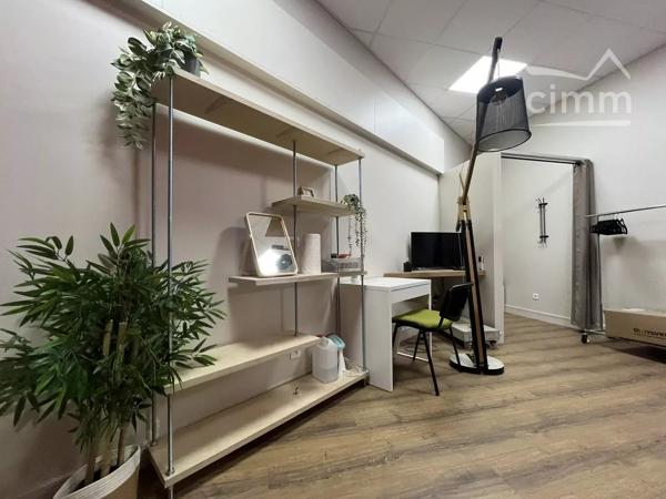 IMMEUBLE COMMERCIAL – FEURS CENTRE - 695m²