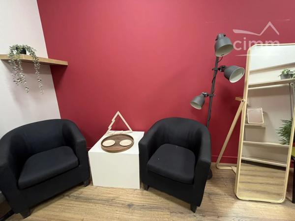 IMMEUBLE COMMERCIAL – FEURS CENTRE - 695m²