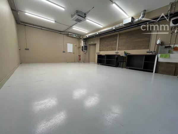 IMMEUBLE COMMERCIAL – FEURS CENTRE - 695m²