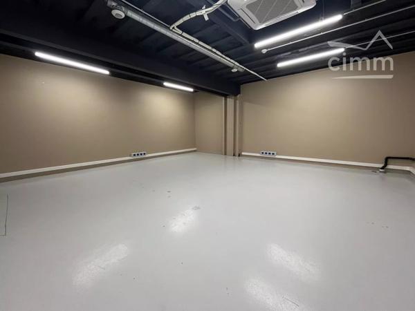 IMMEUBLE COMMERCIAL – FEURS CENTRE - 695m²