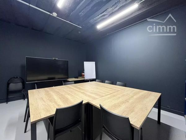 IMMEUBLE COMMERCIAL – FEURS CENTRE - 695m²