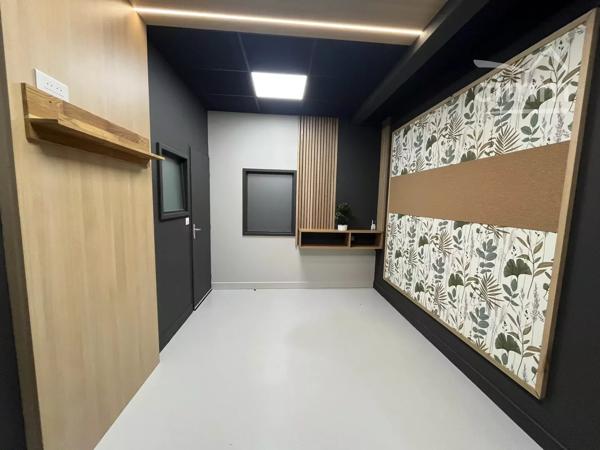 IMMEUBLE COMMERCIAL – FEURS CENTRE - 695m²